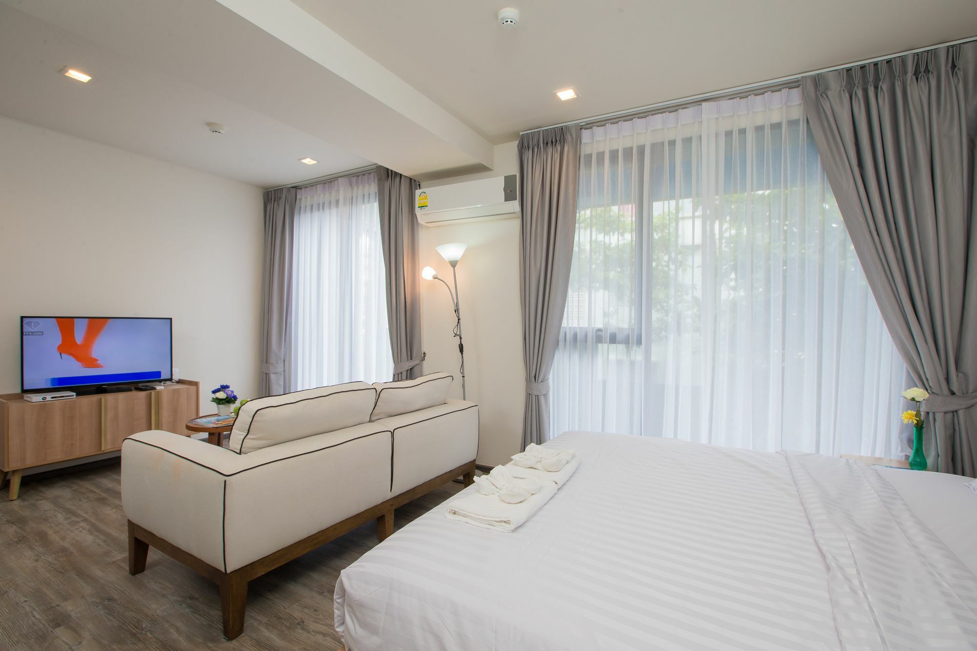 The Deck Condo Patong By Vip Buitenkant foto